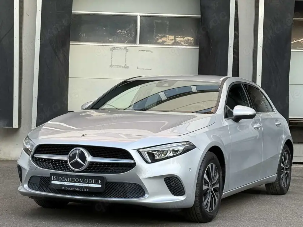 Mercedes-Benz A 200 LED Navi MBUX Rü-Kamera Sitzheizung AHK