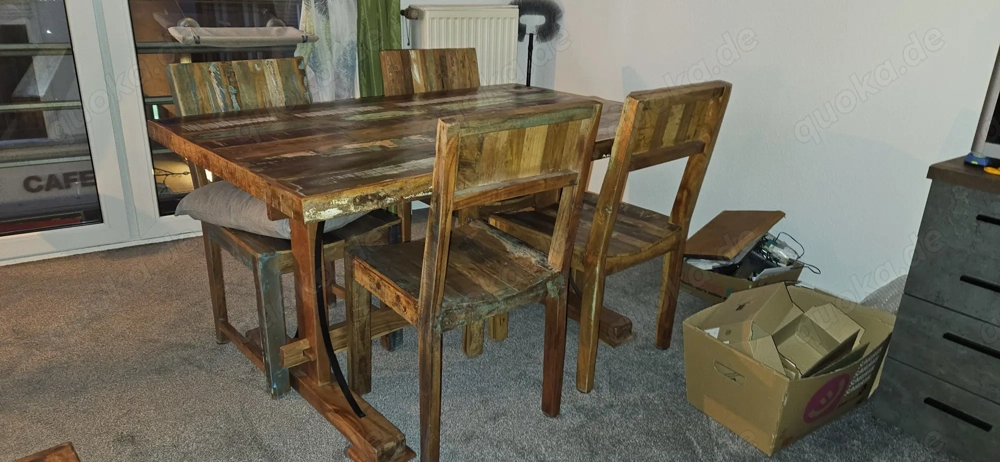 Zeigefreudige Nacktputzfrau gesucht.