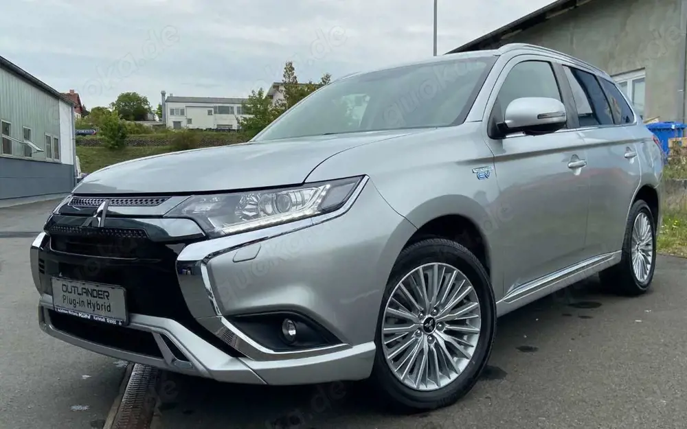 Mitsubishi Outlander 2.4 PHEV BASIS Spirit 4WD*KAM/NAV/SHZ