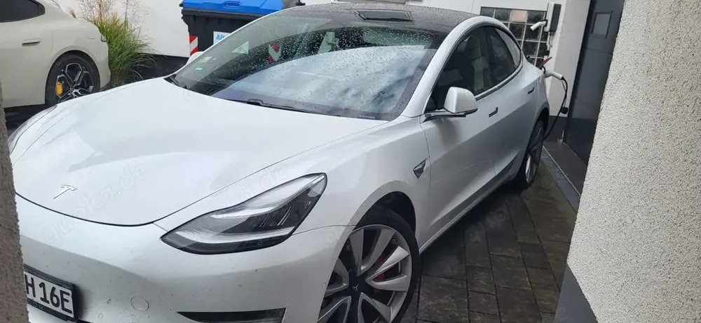 Tesla Model 3 Model 3 - Performance inkl. FSD (USt ausweisbar)