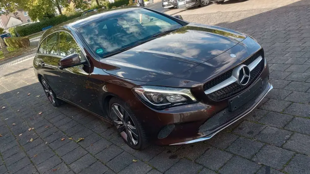 Mercedes-Benz CLA 200 SB Auto Navi Leder Totw Rückf Scheckheft