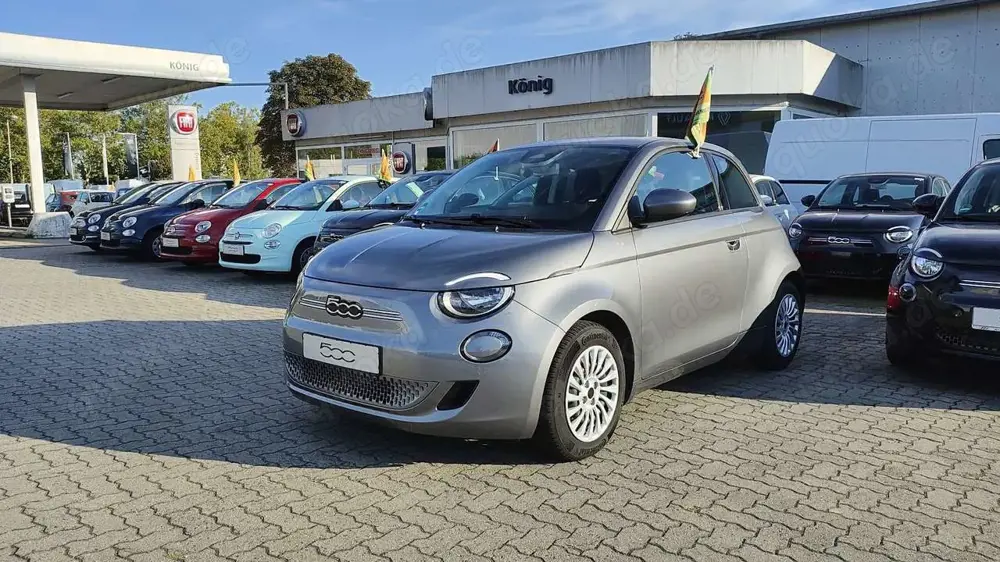 Fiat 500e 3+1 42 kWh Allwetterräder, Klima, SOH 98%