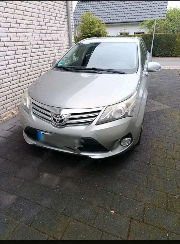 Toyota Avensis Life