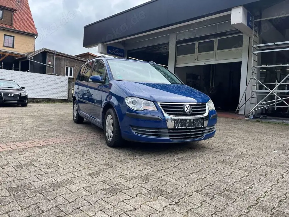 Volkswagen Touran Conceptline super Zustand wenig KM Service neu