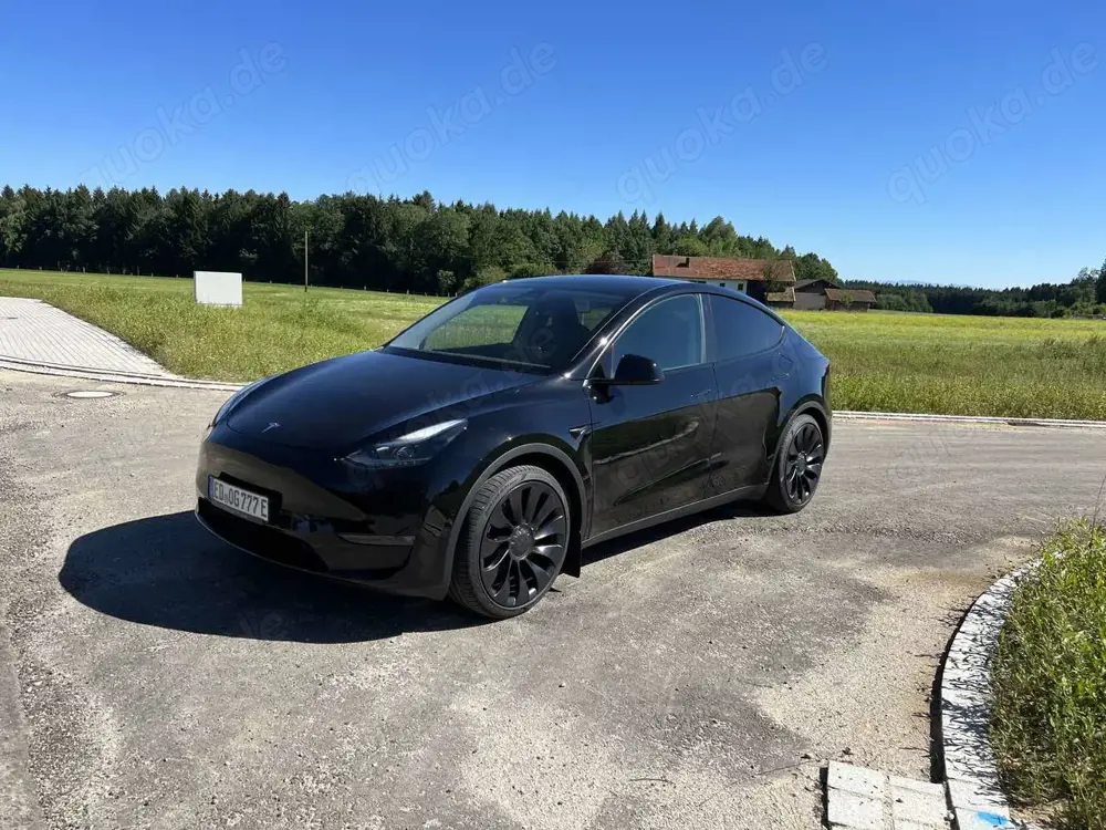 Tesla Model Y Performance  AWD ,full selfe driving , AHK voll