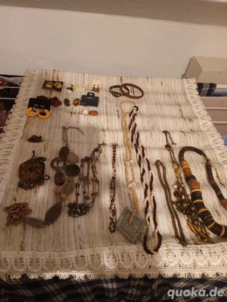 modeschmuck Set mit mehreren Teilen braun Päckchen 
