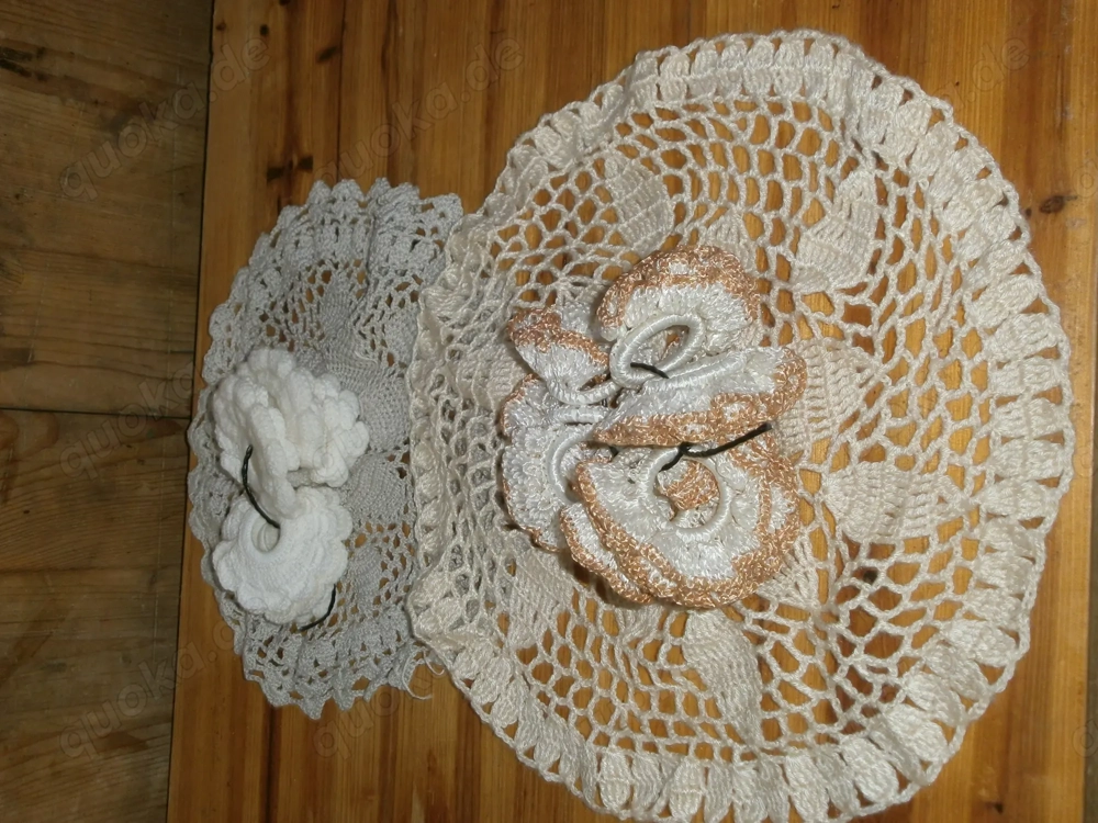 Deckchen+Serviettenhalter -Den Preis von 1,-- muss man angeben damit die Anzeige veröffentlicht wird