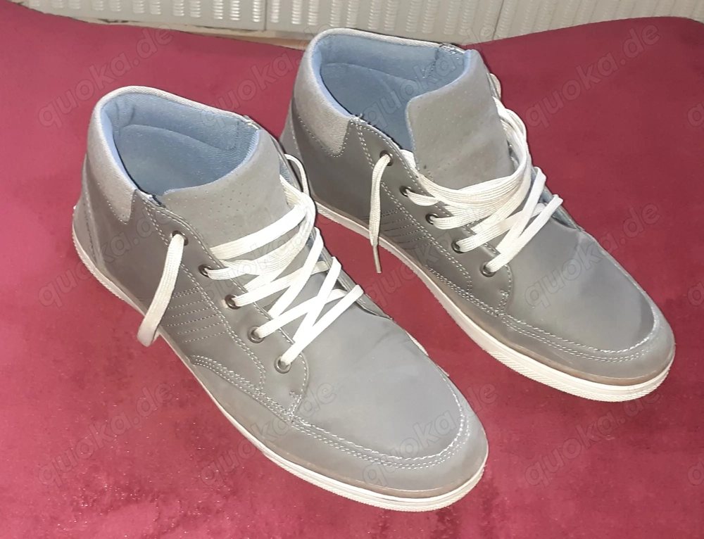 Herrenschuhe Gr.44 - Den Preis von 1,-- muss man angeben damit die Anzeige veröffentlicht wird.