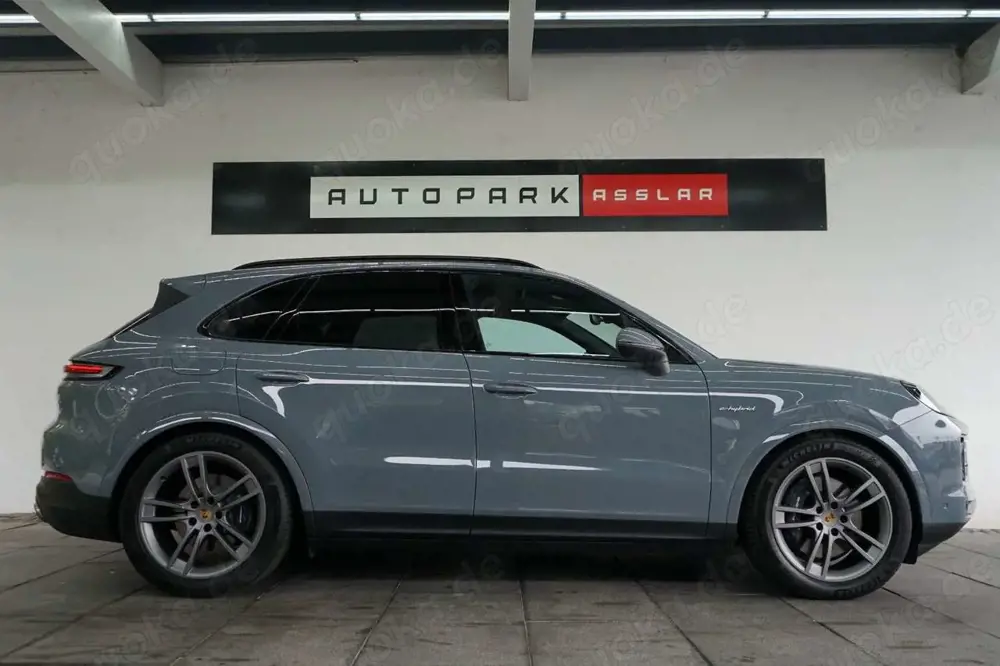 Porsche Cayenne E-Hybrid/PANO/P-Display/HUD/AHK/18W/ACC