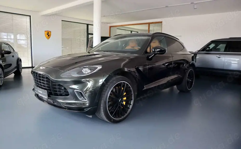 Aston Martin DBX 4.0 V8 / 23" / Sport Exhaust / AHK / Carbon Aston Martin DBX 4.0 V8 / 23" / Sport Exhaust / AHK / Carbon