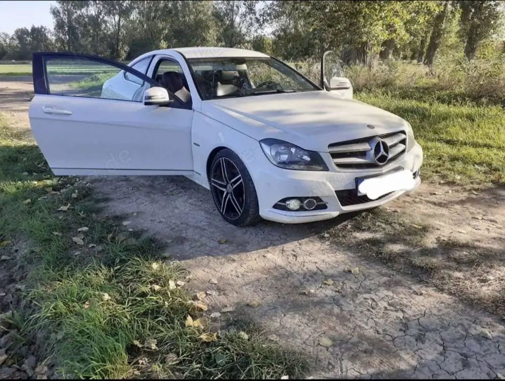 Mercedes-Benz C 250 CDI DPF Coupe (BlueEFFICIENCY) 7G-TRONIC