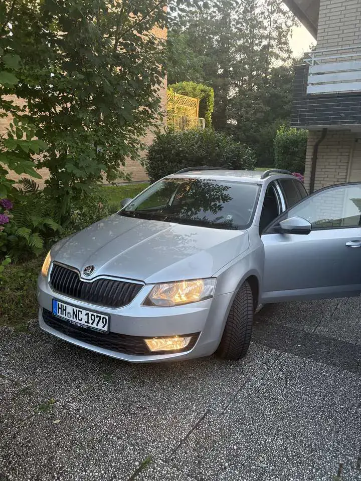 Skoda Octavia Skoda Octavia Ambition Kombi 5E Benzin nur 76.000