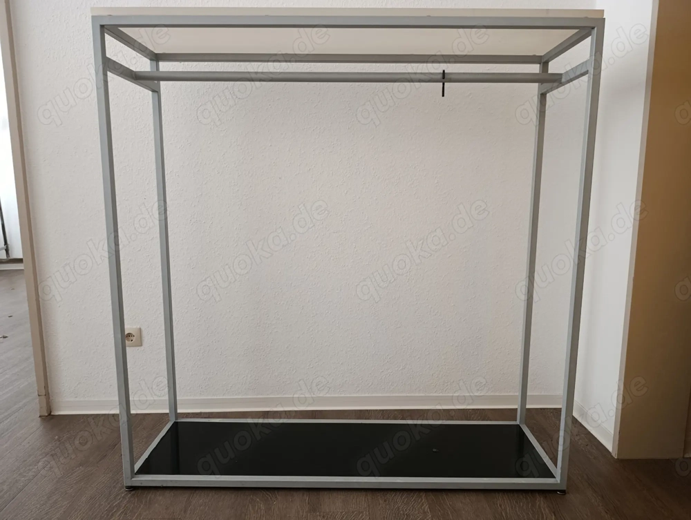 Kleiderständer mit Ablage