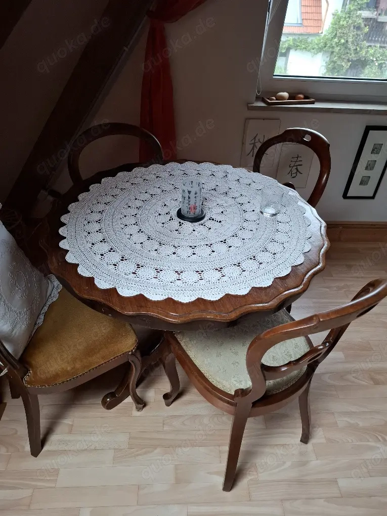 Tsch Holz, nachcBiedermeier Zeit, rund, mit 4 Stühlen, Antiquität
