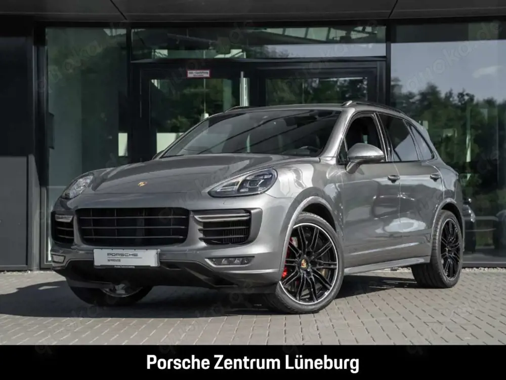 Porsche Cayenne GTS BOSE Luftfederung Rückfahrkamera LED