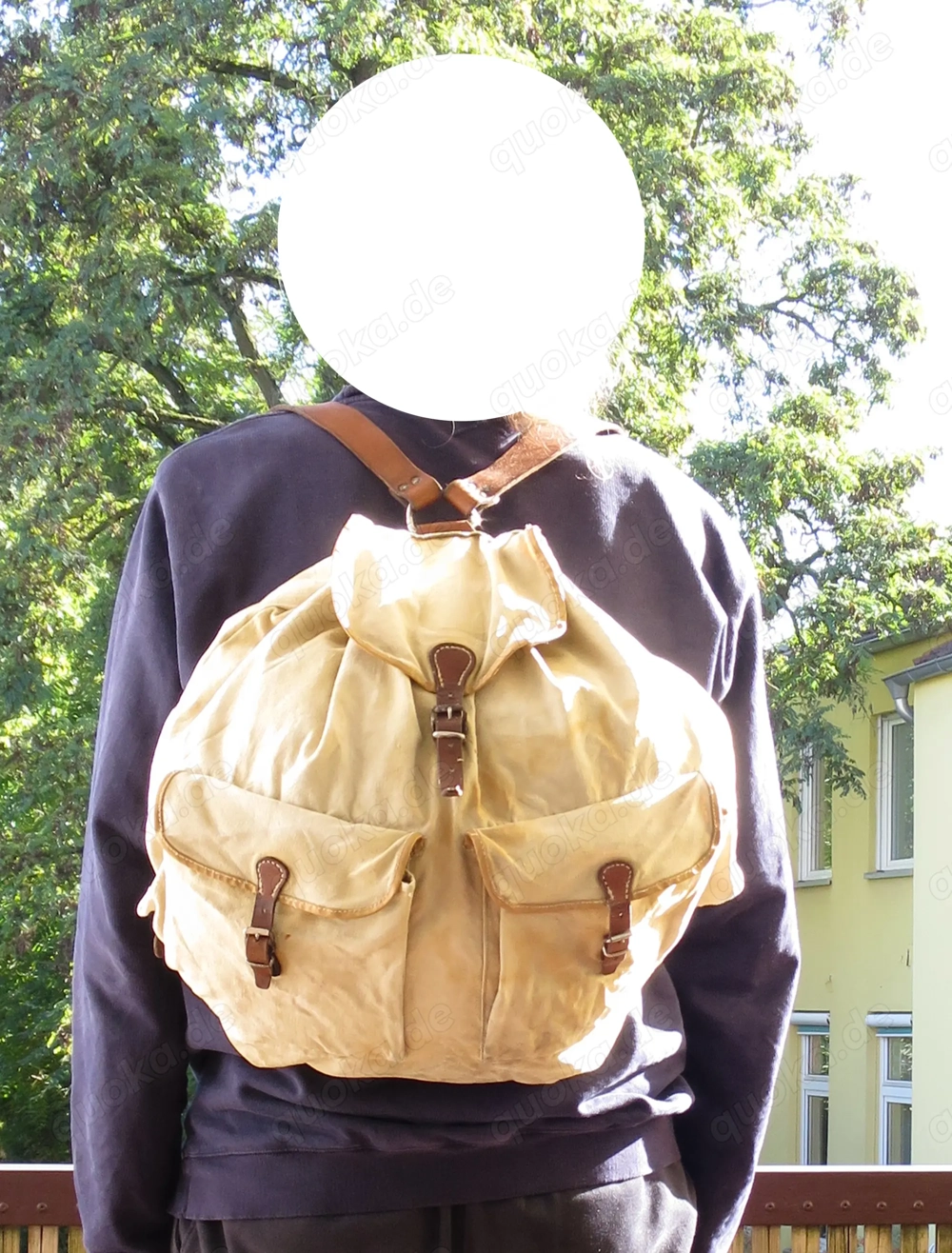 Rucksack, 50er Jahre, beigefarbener, strapazierfähiger Stoff mit robusten Lederriemen