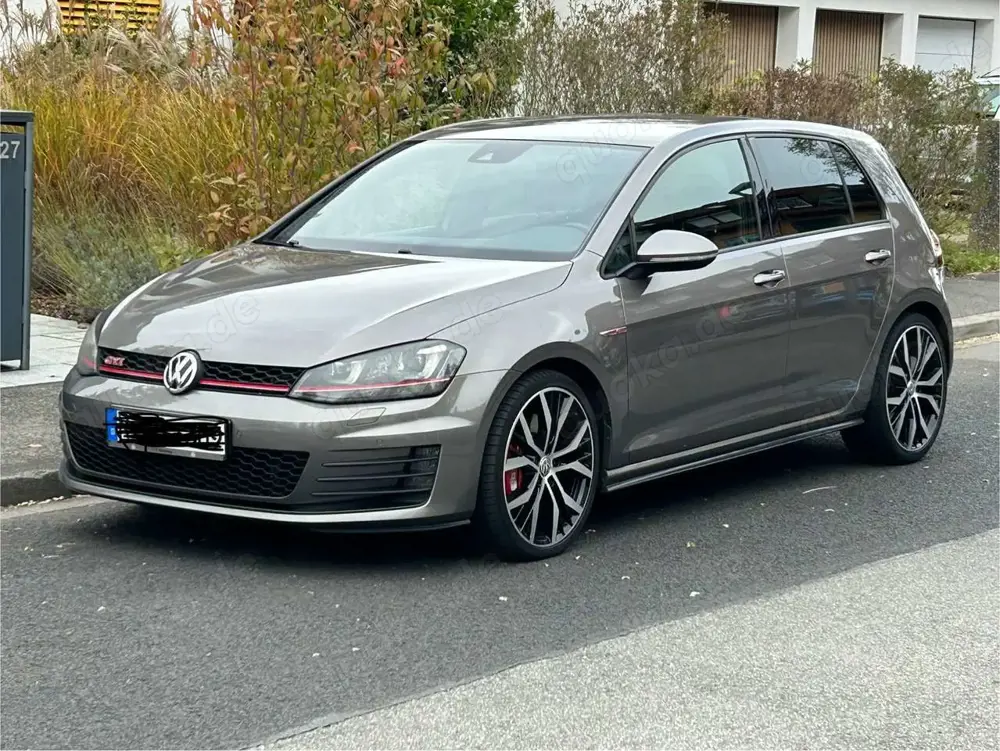 Volkswagen Golf GTI Performance BlueMotion Technology DSG