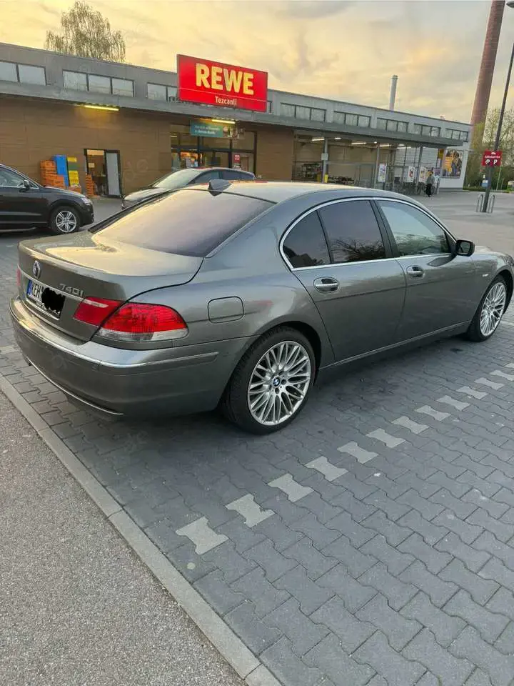 BMW 740 740i