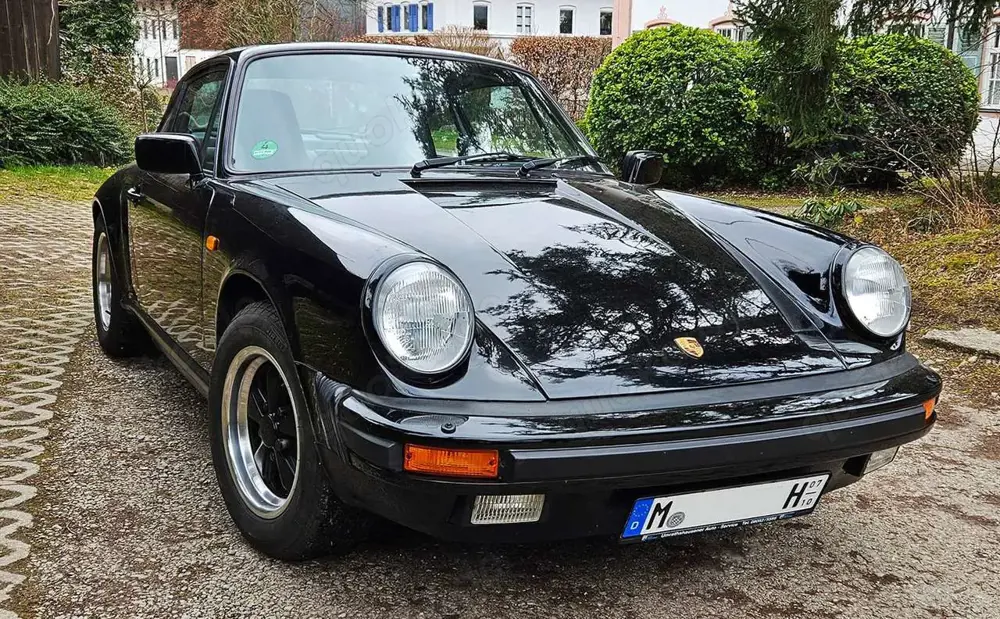 Porsche 911 Carrera 3,2 schwarz, historisches Kennzeichen