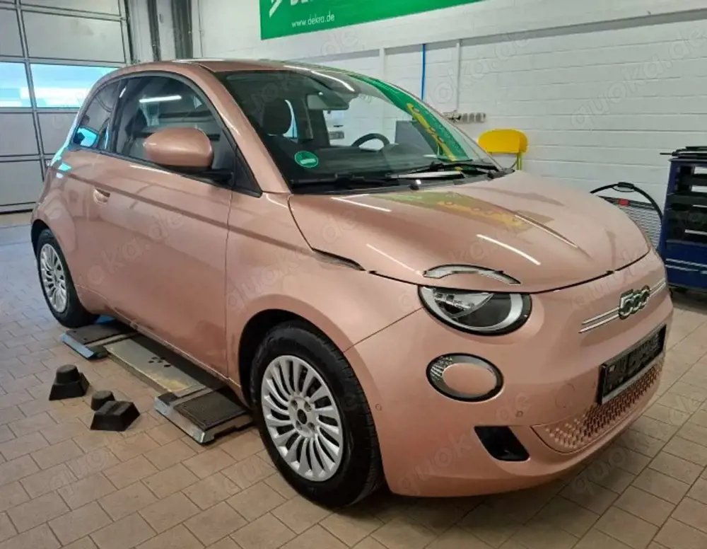 Fiat 500e 320 Km Reichweite  Navi - Klimaautomatik