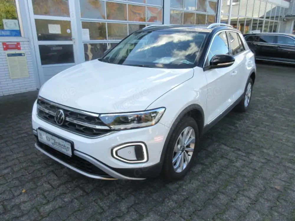 Volkswagen T-Roc Style 1.5 TSI DSG NAVI AHK IQ LIGHT ALU APS SITHHEIZUNG ACC GJR CLIMATRONIC