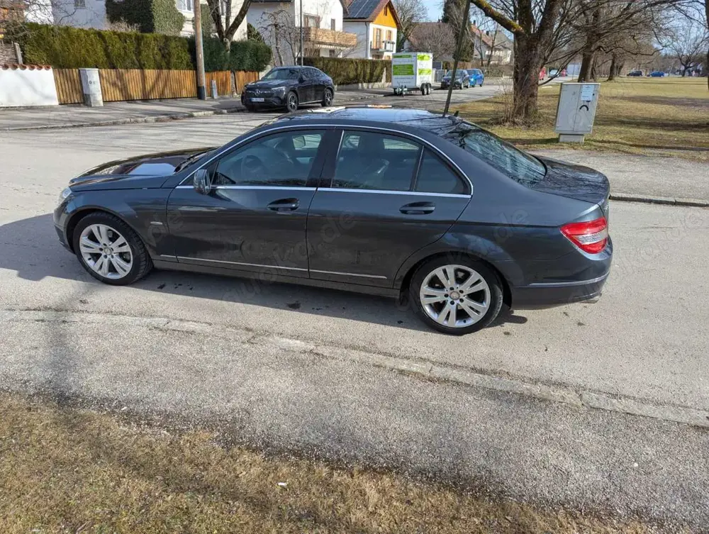 Mercedes-Benz C 220 C 220 CDI DPF Automatik BlueEFFICIENCY Avantgarde