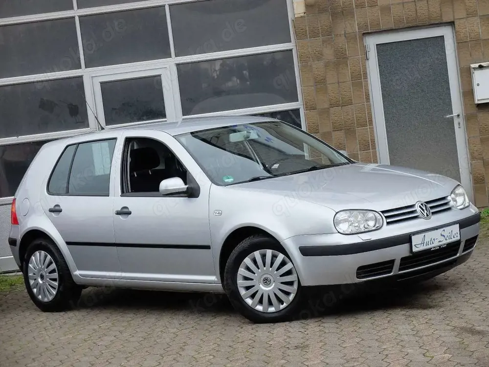 Volkswagen Golf 1.6 Comfortline Automatik - PDC - Klima
