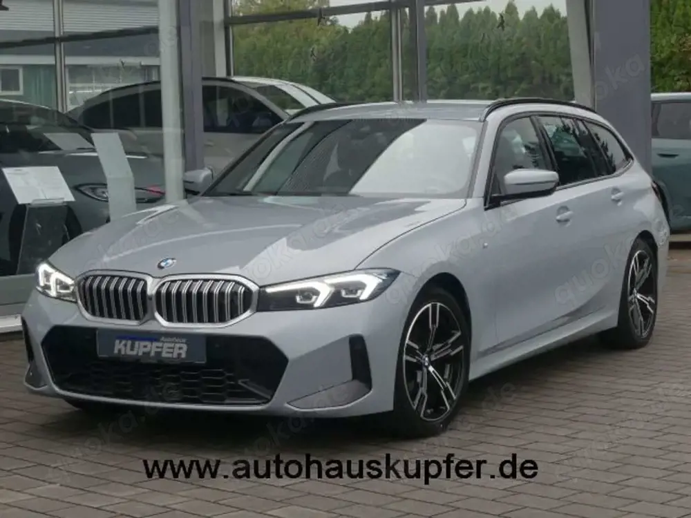 BMW 320 i Tour M Sportpak. Leder°360°Headup+von BMW