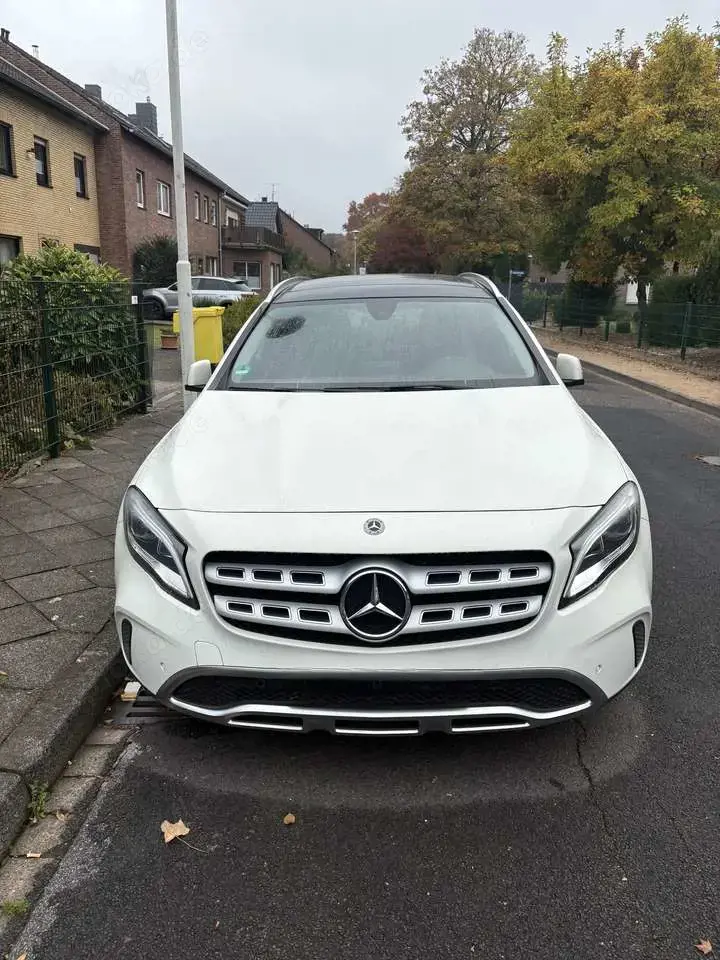 Mercedes-Benz GLA 200 GLA 200 (156.943)