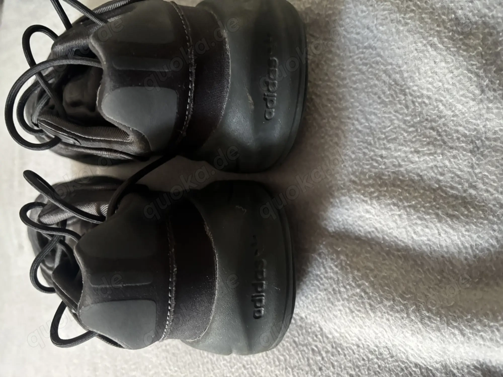 Adidas Schuhe in schwarz 