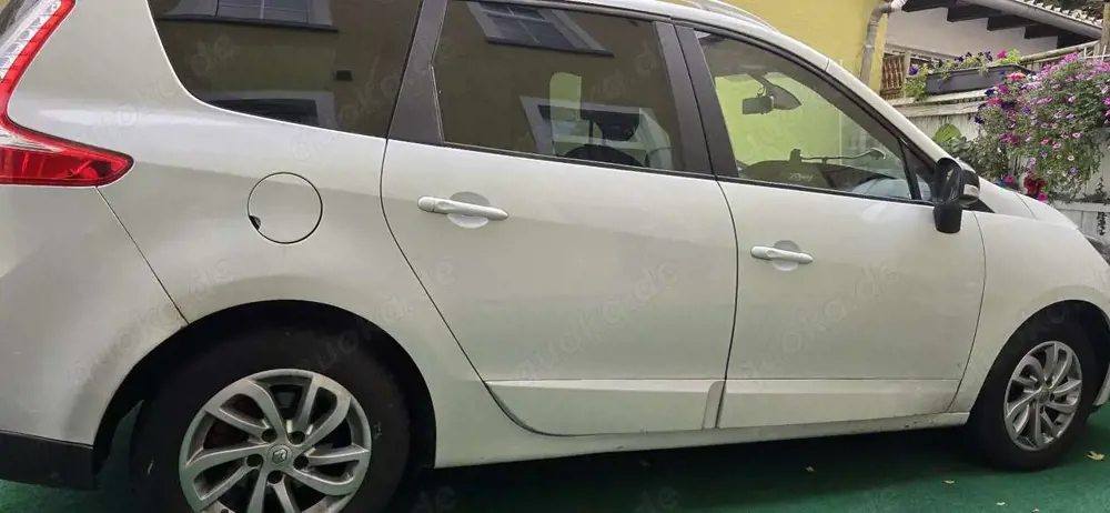 Renault Scenic dCi 110 EDC LIMITED