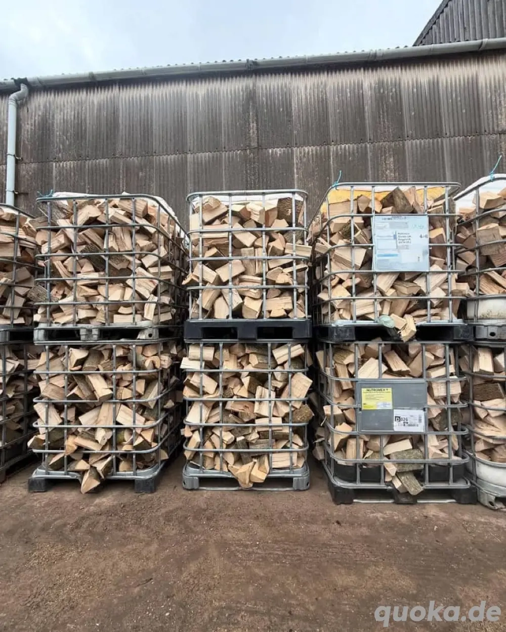 Trockenes Brennholz    verfügbar