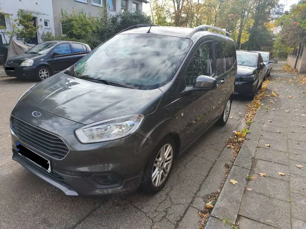 Ford Tourneo Courier 1.0 EcoBoost Titanium