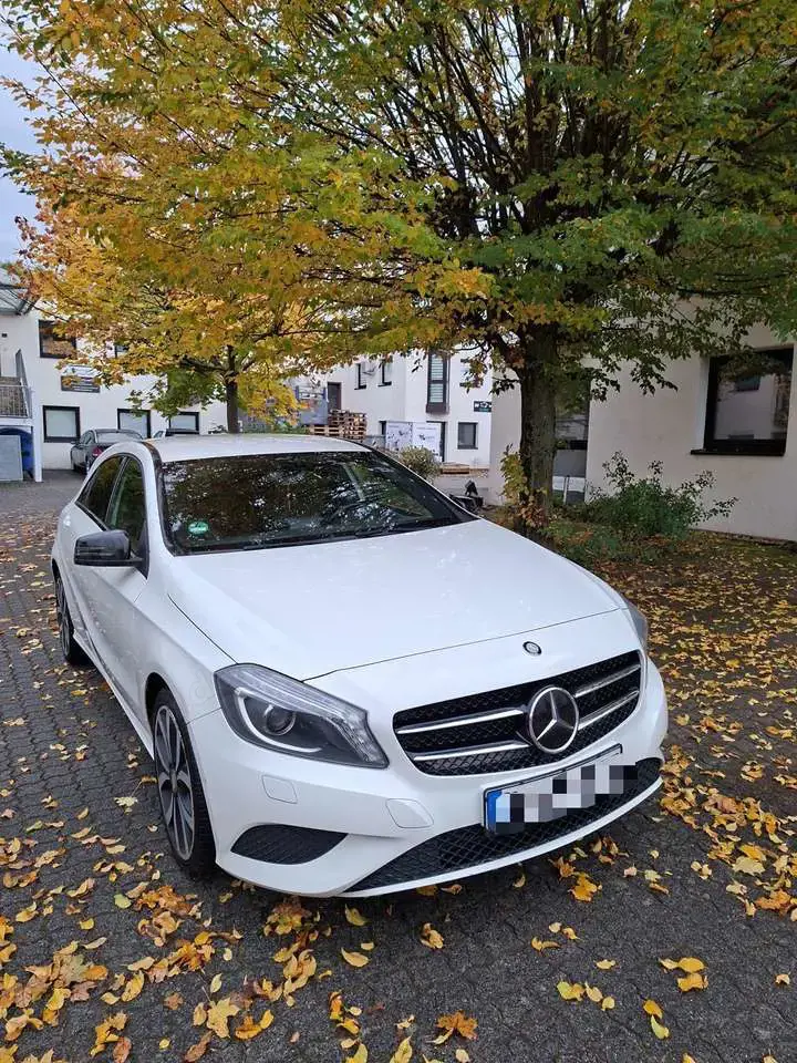 Mercedes-Benz A 180 (BlueEFFICIENCY) Urban