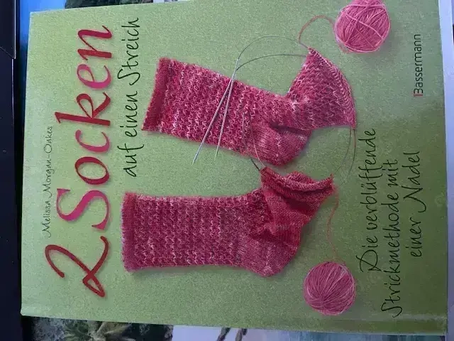 Buch - 2 Socken auf einen Streich
