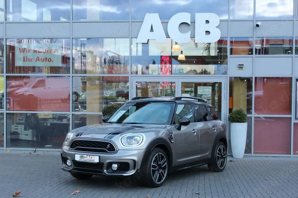 MINI Cooper S Countryman ALL4 John Cooper Works Trim