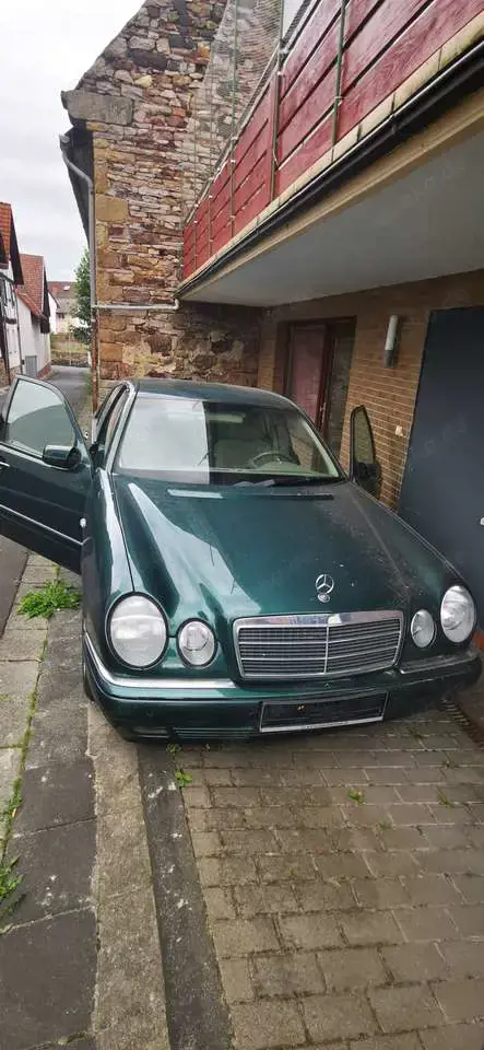Mercedes-Benz E 200