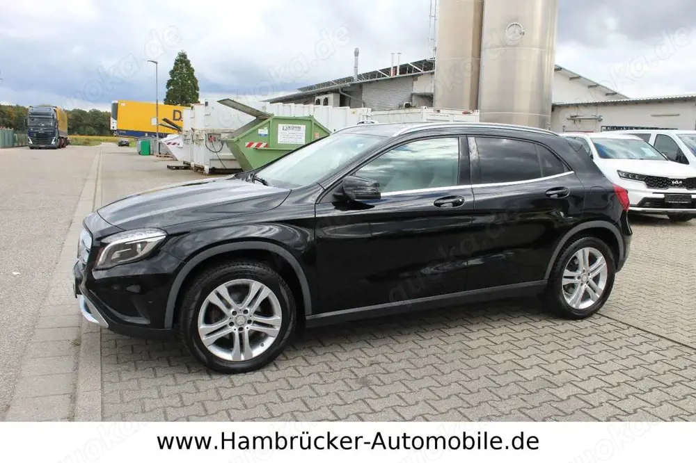 Mercedes-Benz GLA 200 ~1.Hand~Distronic~Navi~Bi-Xenon~R.Kamera