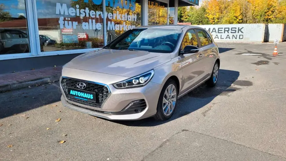 Hyundai i30 1,4 T-GDI Passion + Navi*SHZ*PDC*Kamera