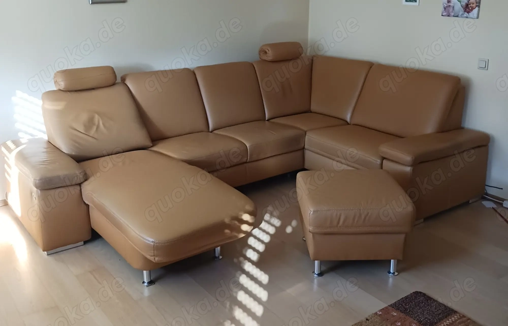 Couchgarnitur Leder mit Schlafplatz und Hocker -gebraucht-