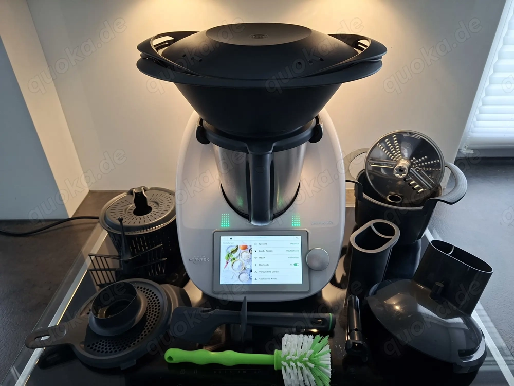 Wie neu: TM6 Thermomix 6 mit Gemüsestyler Wie neu: TM6 Thermomix 6 mit Gemüsestyler