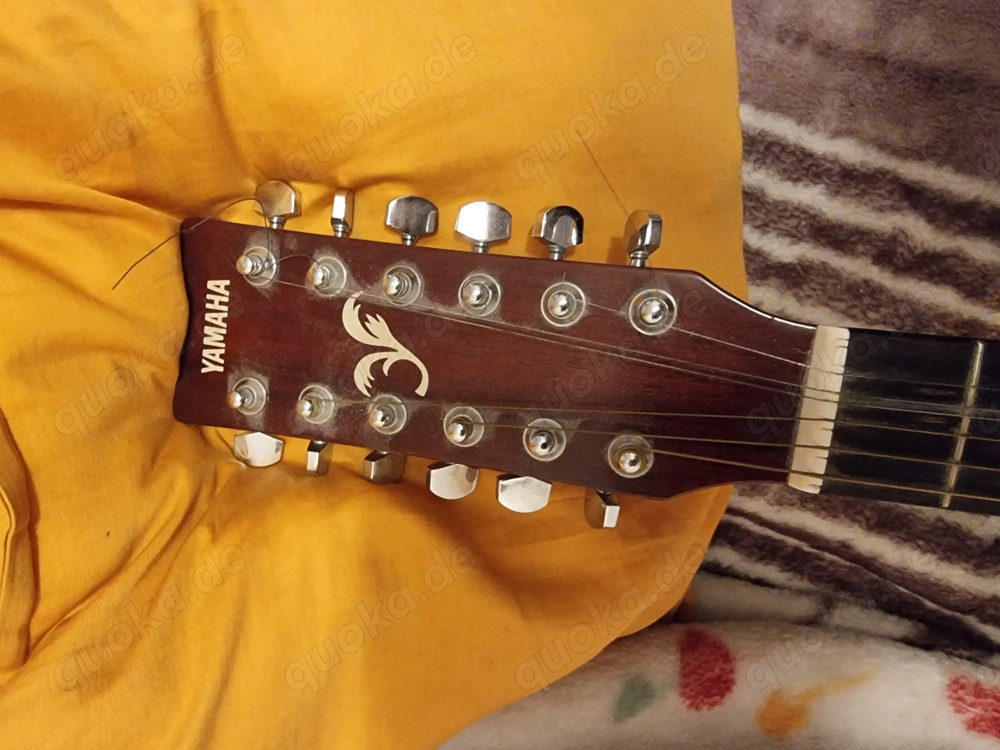 Zwölfsaitige Gitarre Yamaha