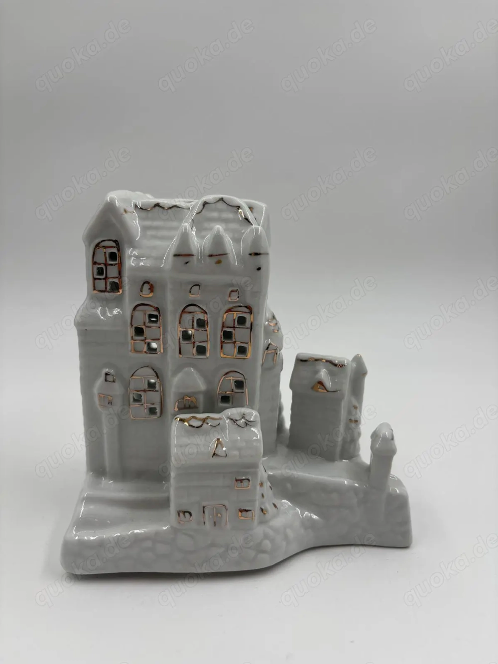 Winter Dekohaus Keramik weiß mit Goldakzenten, ca.