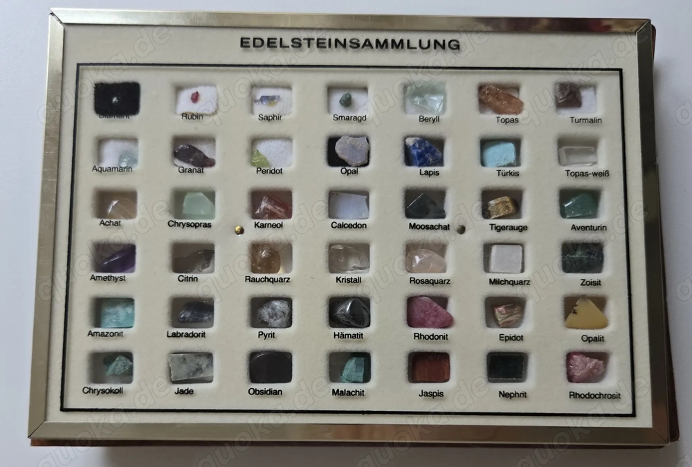 Kleine Edelsteinsammlung im Etui mit Begleitbuch
