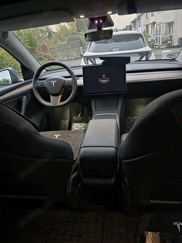 Tesla Model Y Long Range Allradantrieb