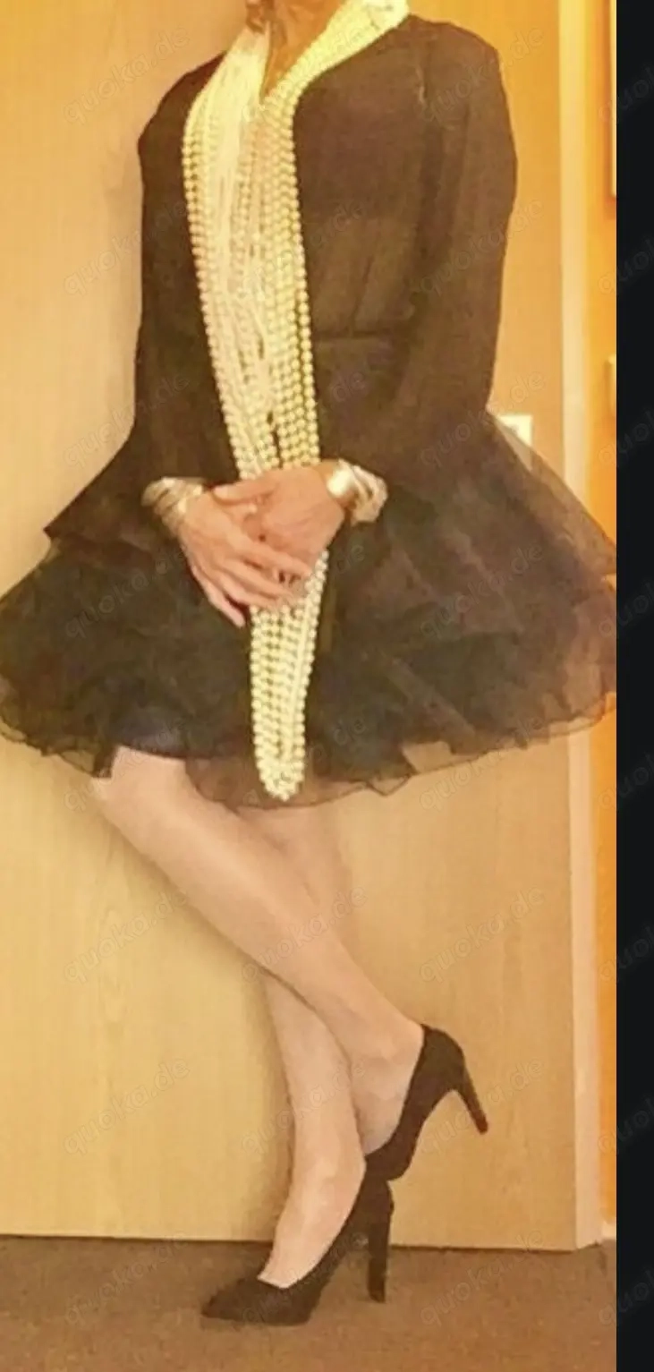 Armreifen, Perlenketten, Ringe und Ohrringe abzugeben 