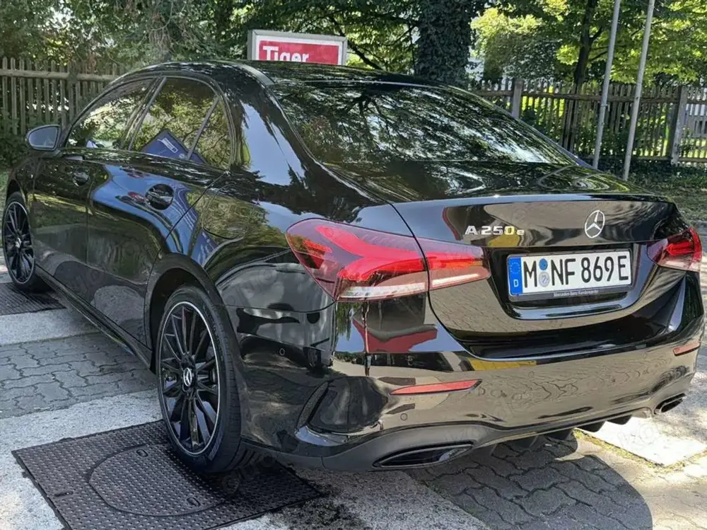 Mercedes-Benz A 250 A 250 e 8G-DCTAMG Line