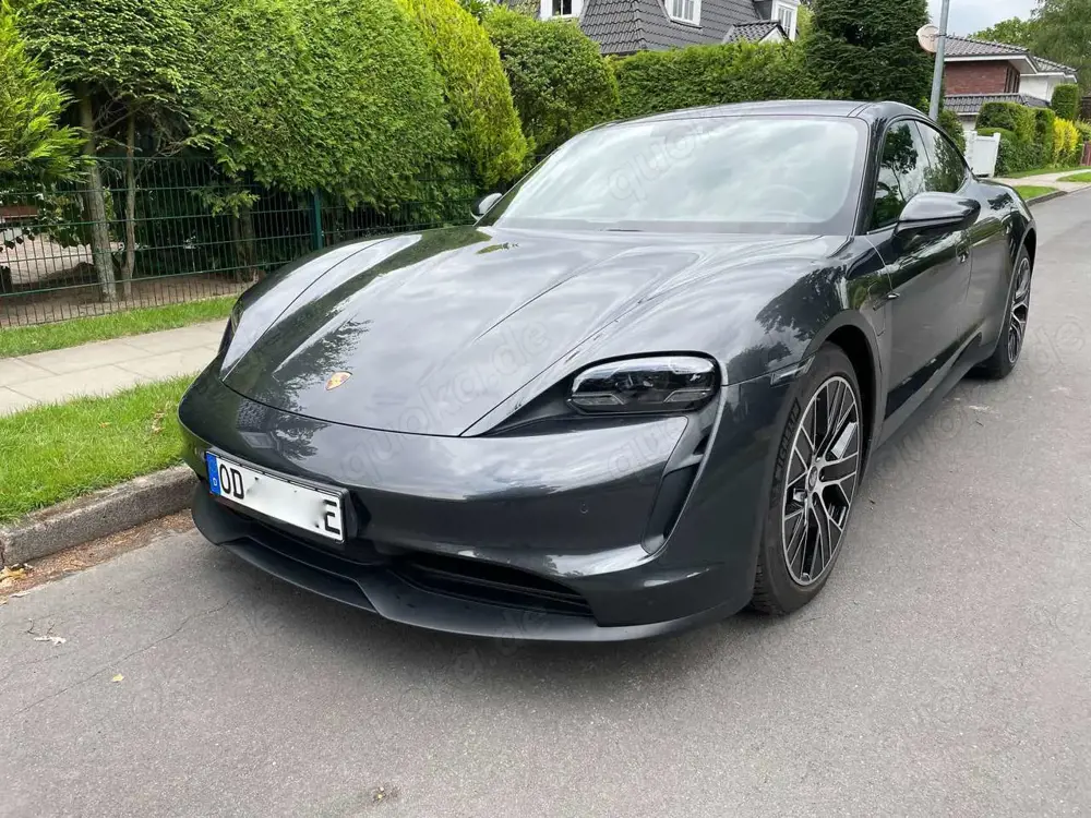 Porsche Taycan Perf.+ Pano 20' BOSE InnoDrive Approved