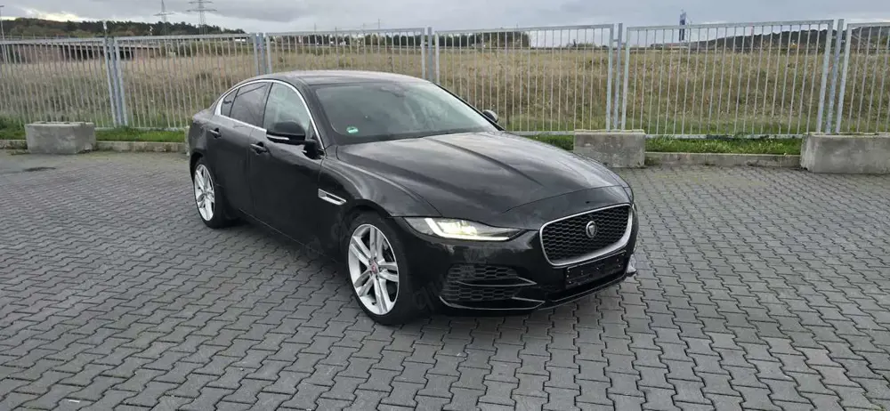 Jaguar XE 2.0 HSE Navi Leder Virtual 360° LED HUD DAB