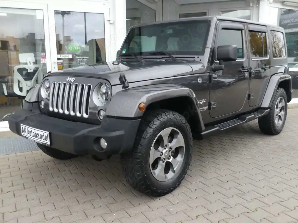 Jeep Wrangler Aut. Unlimited Sahara Dual-top Leder